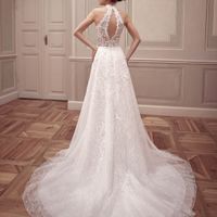 Quel coiffure serait le plus approprié pour ma robe de marié un chignon sur le cote strict et plaque