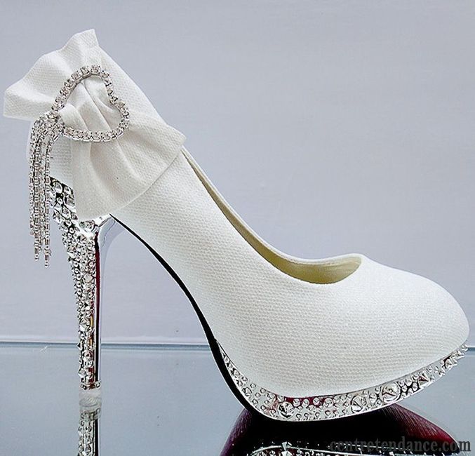 mes chaussures qui se relie bien ma robe et ma personnalité  