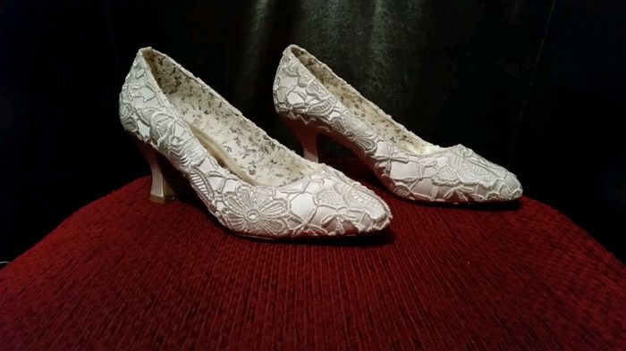 Je cherche toujours mes chaussures desesperement - 1