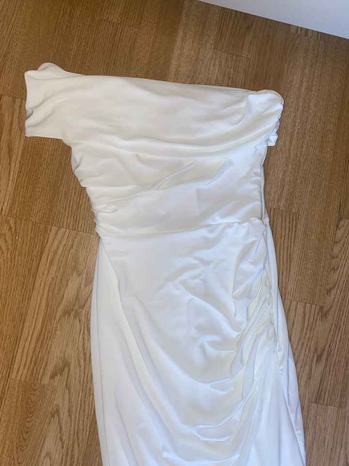 Diadèmes à vendre et robe longue blanche - 1