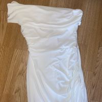 Diadèmes à vendre et robe longue blanche - 1
