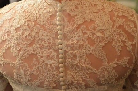 Le dos de votre robe : petits boutons ou laçage ? - 1