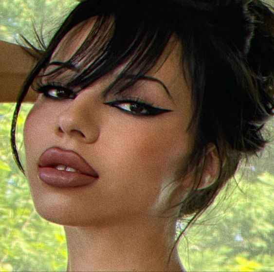 Question 1 💄 - 1
