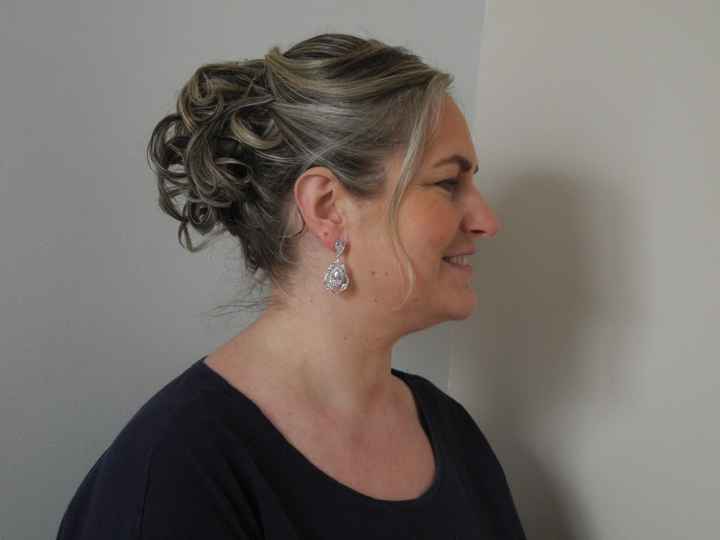 l'autre face et avec les boucles d'oreilles que j'aurais le jour J