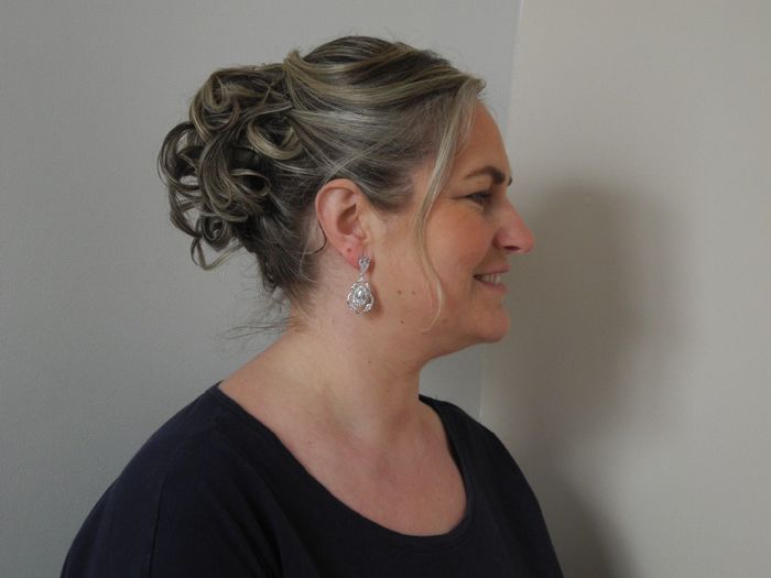 l'autre face et avec les boucles d'oreilles que j'aurais le jour J