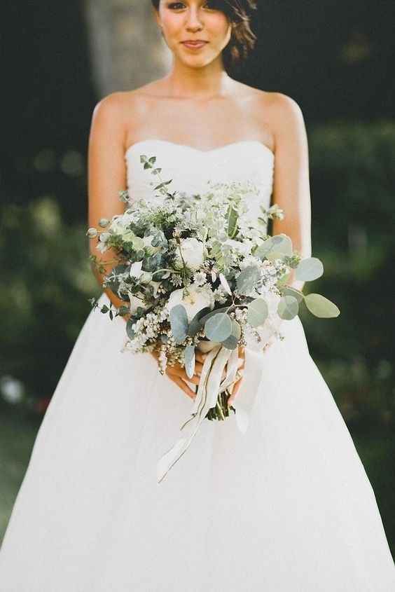 Bouquet neutre, couleur creme et blanc avec eucalyptus