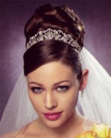 chignon haut diadème