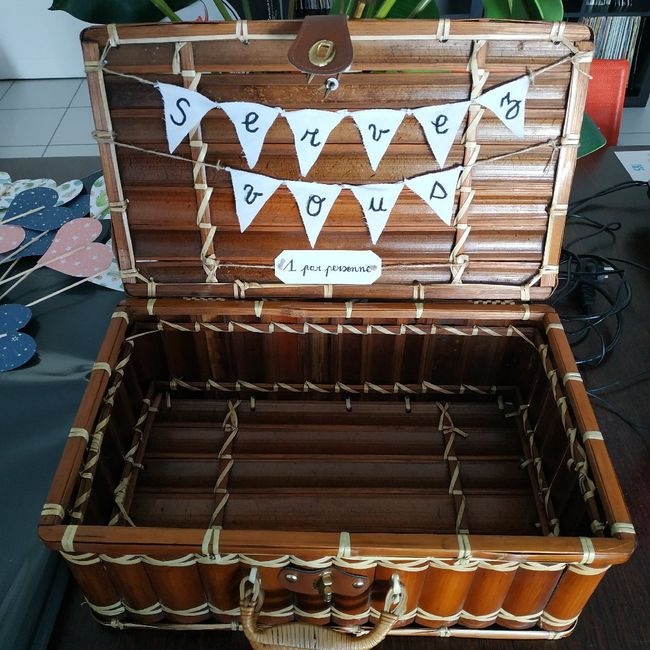 Boîte pour contenir les cadeaux des invités