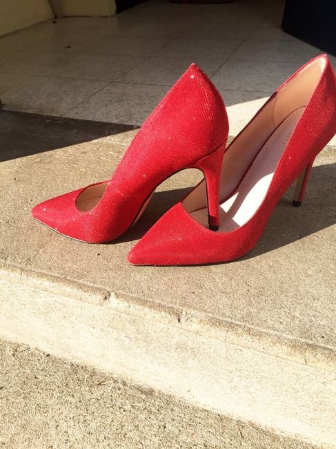 Dilemme chaussures : rouge ou blanche ? - 1