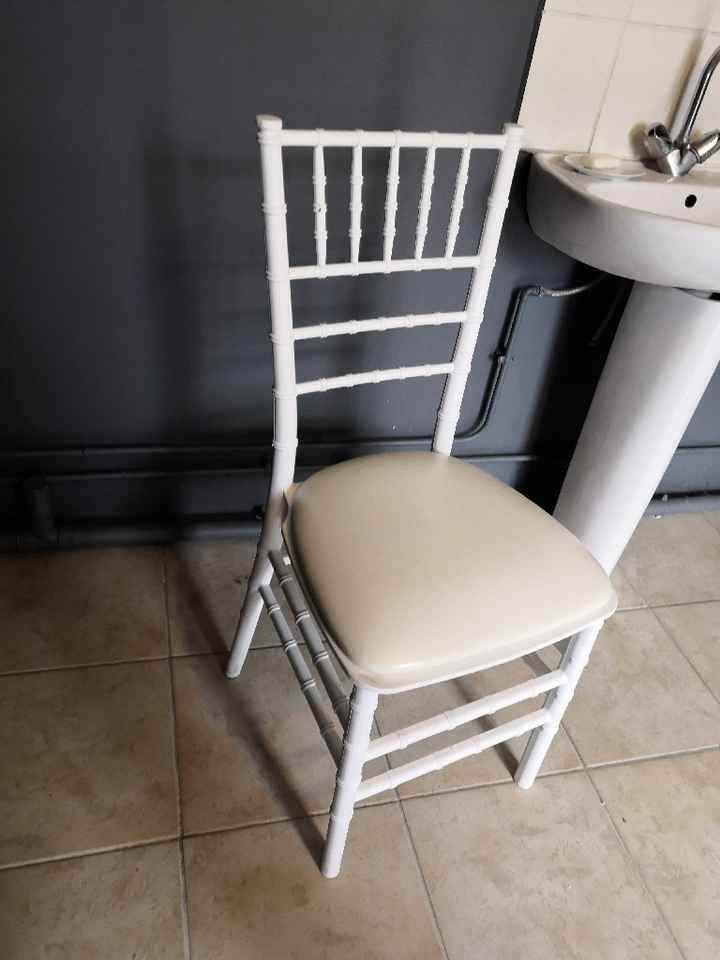 Chaises de la salle - 1