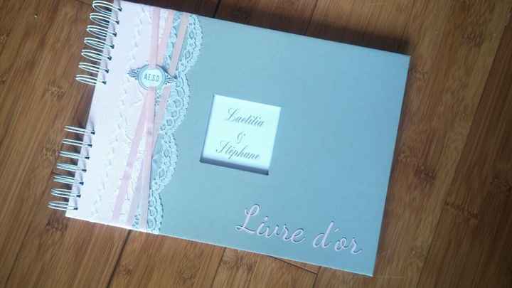 Livre d'or et urne - 1