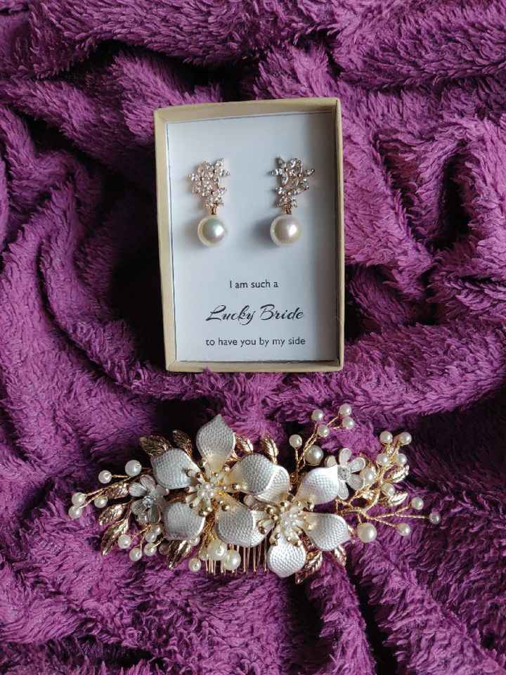 Accessoire coiffure et boucles d oreilles - 1