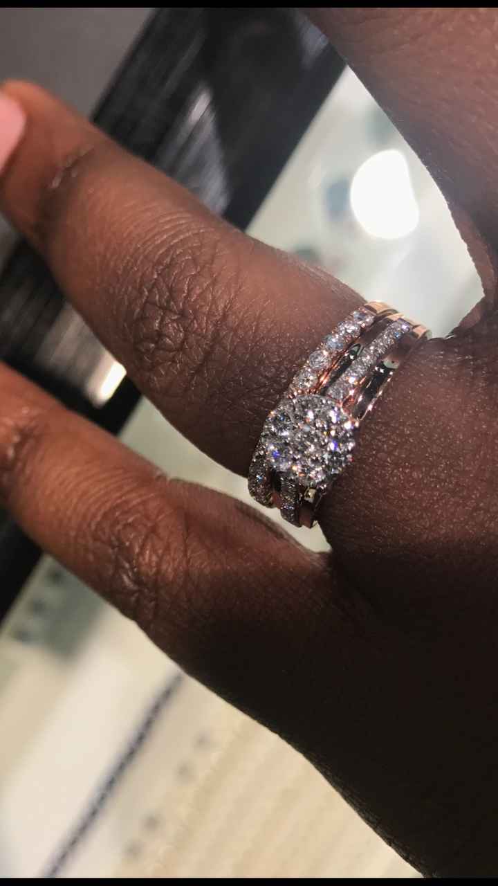 Comment portez vous votre bague de fiançailles et votre alliance ? - 1