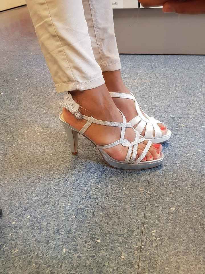Quand tu essaie des chaussures (mais que tu n'as pas de robe) - 1