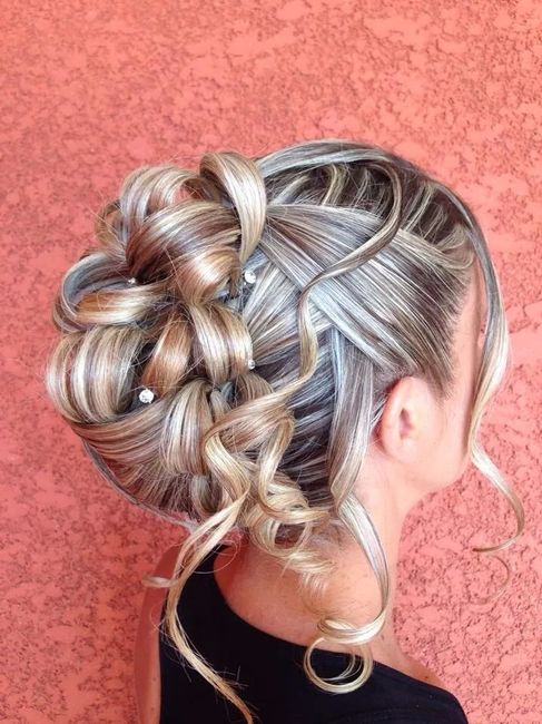 Votez pour votre chignon de mariée préféré parmi 17 photos ! - 1