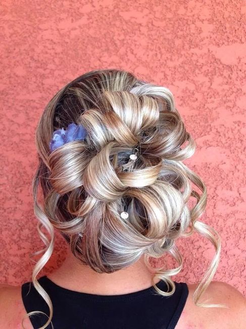 Votez pour votre chignon de mariée préféré parmi 17 photos ! - 2