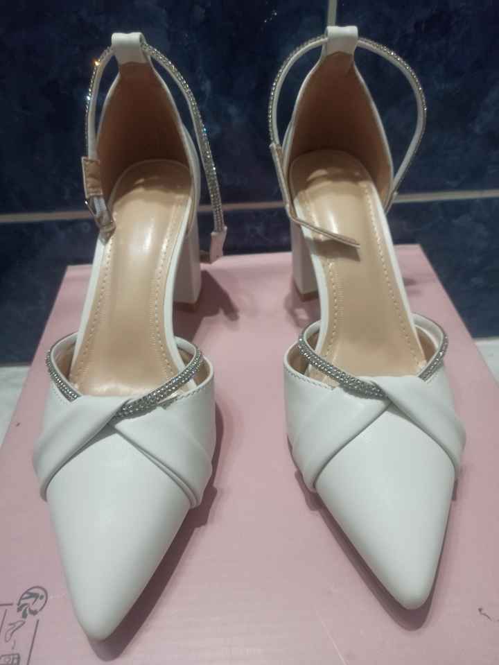 Cherche mes chaussures de mariée - 1