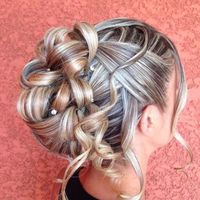 Votez pour votre chignon de mariée préféré parmi 17 photos ! - 1