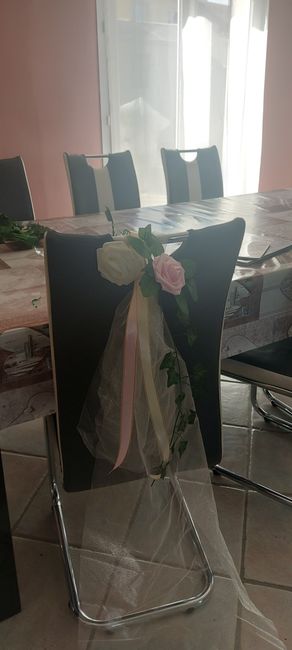 Décoration chaises plastiques 4