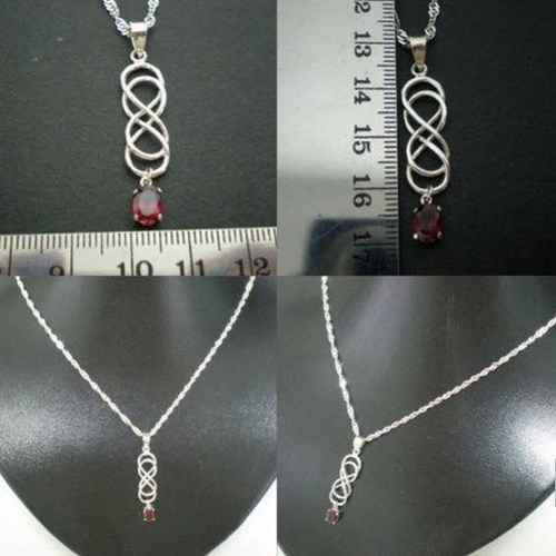 Pendentif double infini et pierre rouge