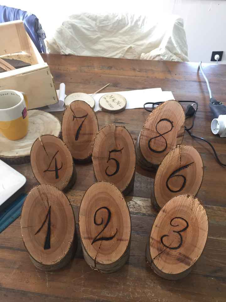 Numéro de table en bois - 2