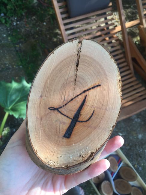 Numéro de table en bois - 2