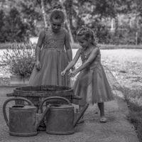 mes filles (l'apéro est dans la comporte !)