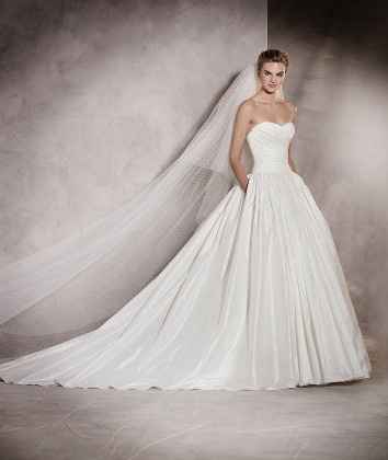Robe satinée 8