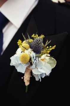 Pantone Primerose yellow