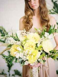 Pantone Primerose yellow