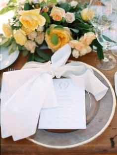 Pantone Primerose yellow