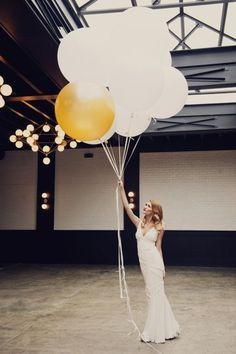 Pantone Primerose yellow
