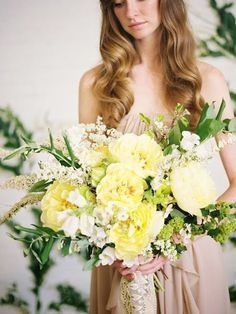 Pantone Primerose yellow
