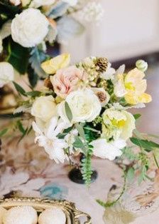 Pantone Primerose yellow