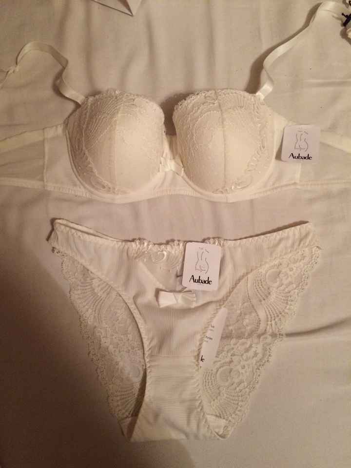 La lingerie et les chaussures... check! - 1