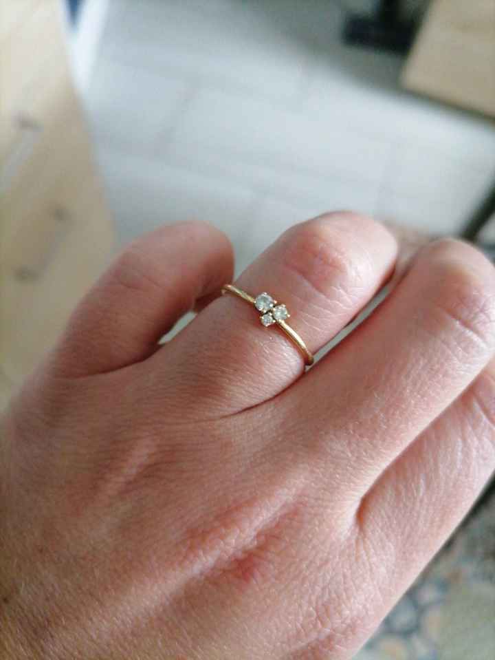 Ta bague de fiançailles sur le Pinterest de Mariages.net ça t'intéresse ? ❤️ - 1