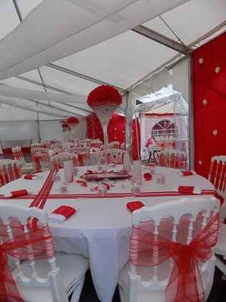 Photo Pinterest - Avec noeud organza et ruban de satin rouge et/ou noire en croix ou juste une ligne