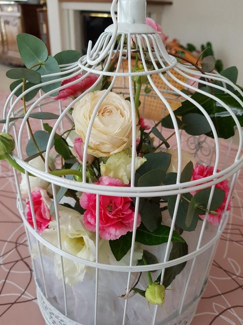 Avec les essais fleurs de la fleuriste pour les centres de tables
