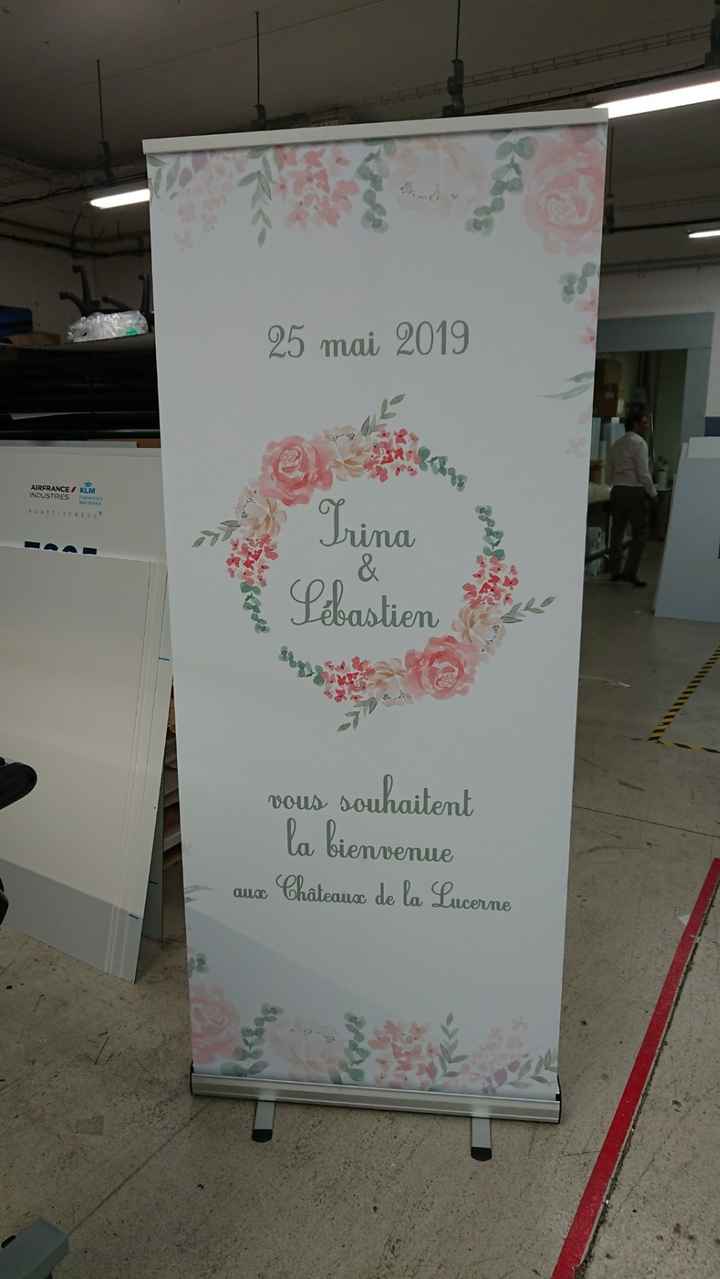 Le panneau d'accueil, lors de l'entrée des invités en arrivant sur le domaine (à la sorite du parkin