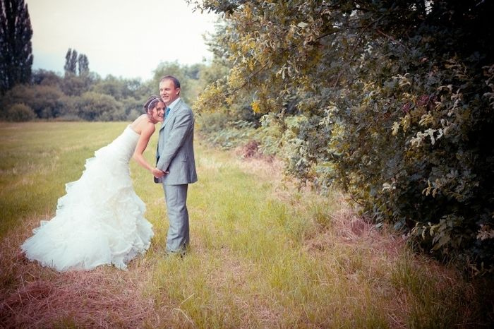 Photo de couple dans les champs