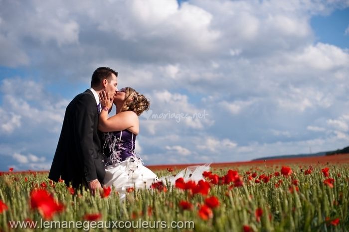 Photo de couple dans les champs