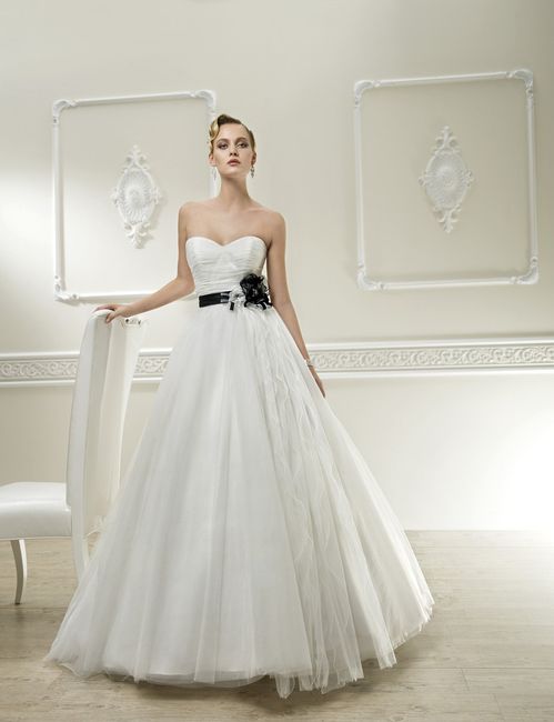 La robe de mariée du 4 février 2013 est...