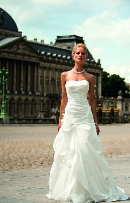 La robe de mariée du 6 février 2013 est..
