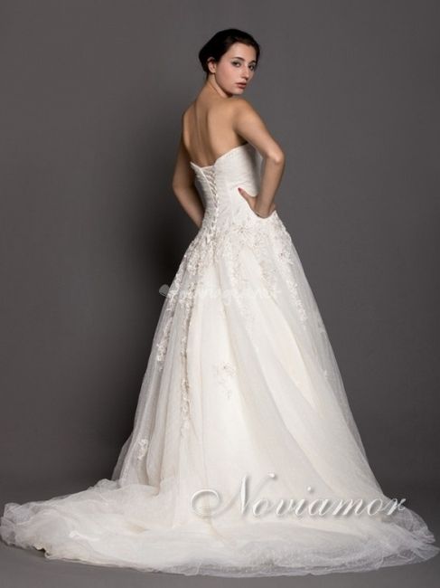 La robe de mariée du 26 février 2013 est...