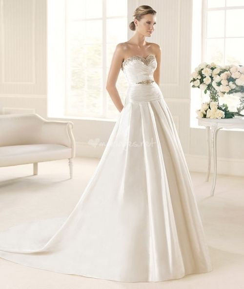 La robe de mariée du 8 mars 2013 est...