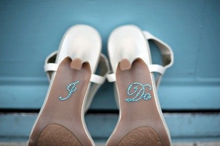 Votez pour vos chaussures préférées et la photo la plus likée sera l'image du jour sur facebook ;)