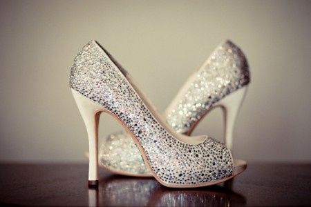 Votez pour vos chaussures préférées et la photo la plus likée sera l'image du jour sur facebook ;)
