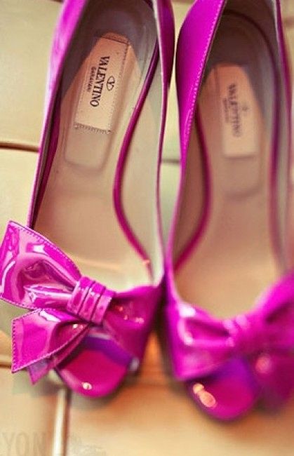 Votez pour vos chaussures préférées et la photo la plus likée sera l'image du jour sur facebook ;)