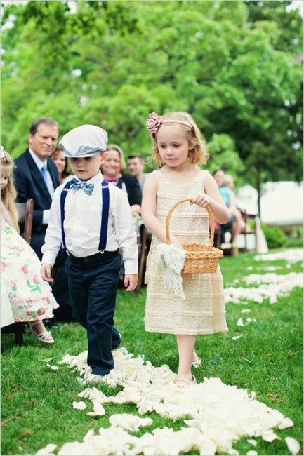 Votez pour votre photo préférée : les petites filles et les petits paniers