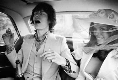Mick et Bianca Jagger, champagne et décolleté
